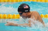 图文：女子100米仰泳决赛 美国索尼夺得亚军