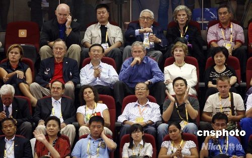 中美篮球赛明星聚集 1.84亿中国观众收看直播