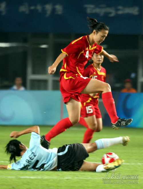 中国女足2比0胜阿根廷确保小组第一出线(组图