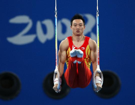 美体操队赞杨威夺金机器 就算单杠摔下也是冠军