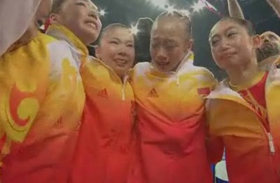 中国夺冠后姑娘们喜极而泣