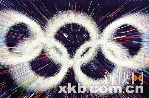 ●"奥运五环"标志一共用了4万多个高级二极管，组成了一个36米×12.5米的巨型五环。