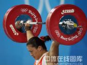 图文：女举75公斤级决赛曹磊冲金 力举千斤