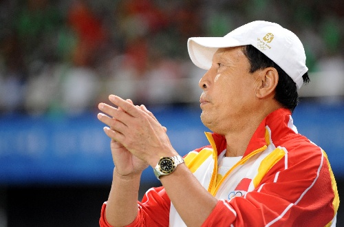 图文:中国女足VS日本 中国队主教练商瑞华-搜狐2008奥运