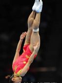 图文：奥运会蹦床女子个人赛 空中倒立