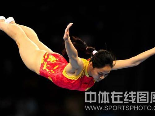 图文：奥运会蹦床女子个人赛 空中展翅