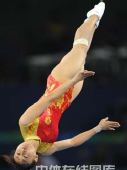 图文：奥运会女子蹦床何雯娜夺冠 空中姿态