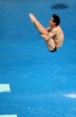 图文：秦凯获得男子3米跳板季军 反身准备入水