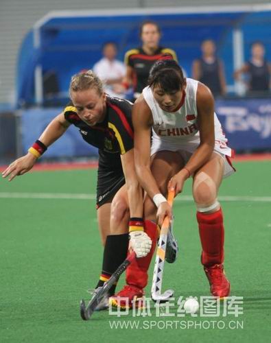 图文：中国3-2德国晋级决赛  用身体护住球