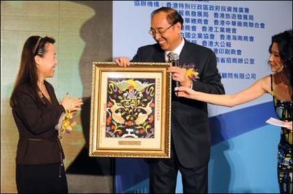 姜斯宪向香港展示海南旅游五朵金花(图)