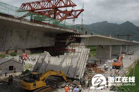 浙江一特大桥工地坍塌 桥梁掉落致2死2伤(图)