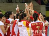 图文：奥运会女排中国队获得铜牌 庆祝胜利