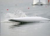 图文：男子双人划艇500米中国夺金 落水瞬间