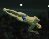 图文：跳水比赛落幕 中国选手周吕鑫在比赛中