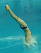图文：跳水比赛落幕  周吕鑫在比赛中入水