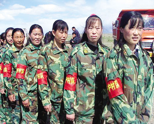 新疆塔城女子护村队维护治安(图)
