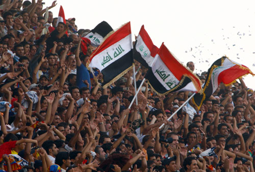 足球联赛重回伊拉克 人们为和平高歌(组图)