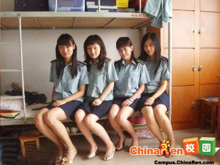 看看漂亮的宿舍还是在自拍女生军校现在男生女生多多图片