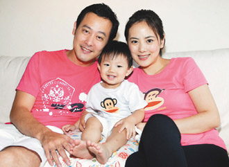 邱心志（左）与老婆王艺璇日前才跟儿子小香蕉开心宣布怀了第二胎，没想到流掉了