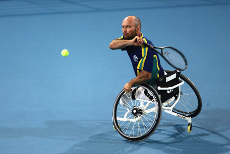 残奥会轮椅网球比赛的场地、器材、设施