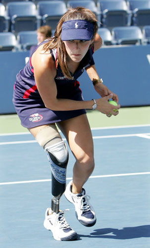 美国网球公开赛上的残疾女球童(组图)