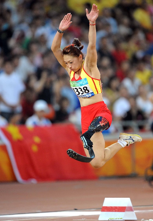 图文:女子跳远f42级决赛赛况 张海原获第五名