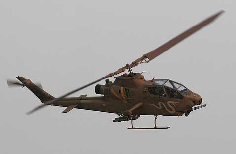 昨以色列军队一架眼镜蛇式直升机坠毁(组图