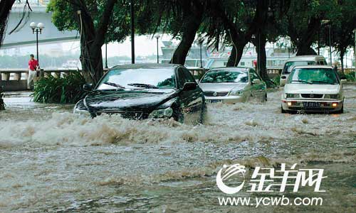 广州水浸严重 珠江水涨倒灌 店铺货物泡汤(图)