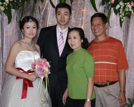 组图:刘炜王卫婷上海完婚 嘉宾与新郎新娘