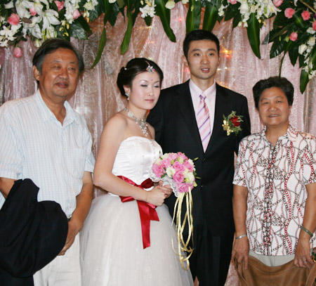 组图:刘炜王卫婷上海完婚 嘉宾与新郎新娘