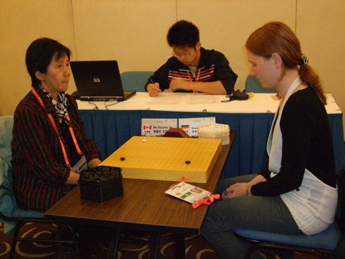 图文:围棋女子个人赛 何晓任五段代表加拿大