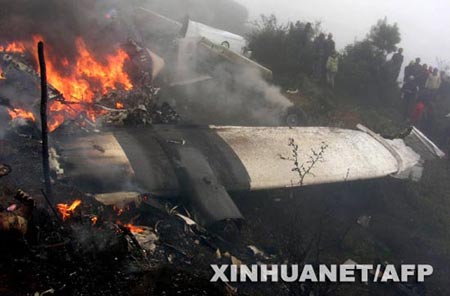 组图:尼泊尔小型客机珠峰南坡失事 18人遇难