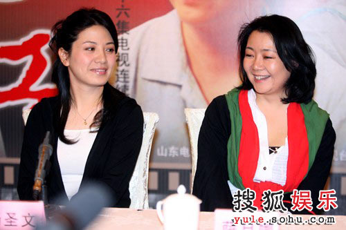 左:杨圣文，右:萨日娜