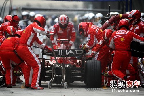 组图:f1中国赛精彩异常 小汉绝尘kimi马萨狂追-搜狐赛车