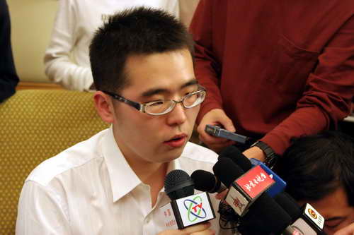 组图:农心杯四连胜柁嘉熹仍低调 河野临显落寞