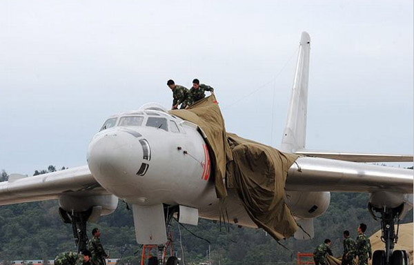 我国自行研制的第一代空中加油飞机(图)