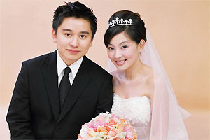 陈秀丽是在2006年6月18日嫁给大她3岁的台湾鞋厂经理刘杰克。