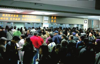 中日友好医院电脑瘫痪近20分钟 患者排起长队