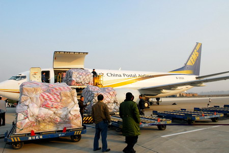 坊往返南京航线的邮政大型专用货机首航成功
