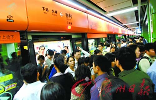 广州公交月票优惠 地铁三号线塞爆(图)