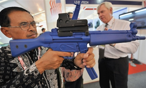 图:多种武器装备亮相印尼航空航天展