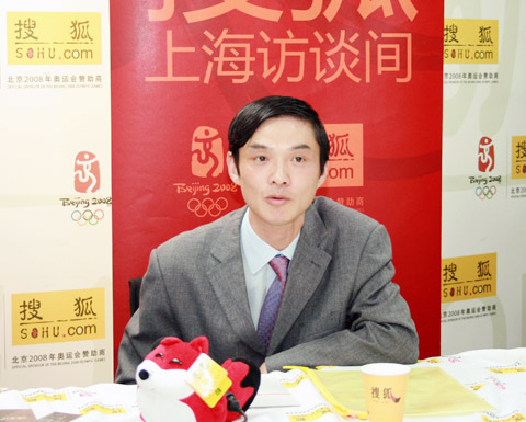 主持人:6寸就是两到三个人的分量.  郑亮:将近4