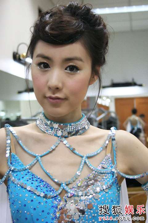 简美妍华美亮相《舞林》 最美舞者演绎纯华尔兹