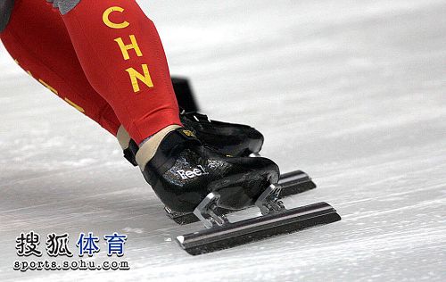 图文:短道世界杯中国站首日 中国选手冰刀