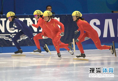 图文中国揽女子500米前三加速滑行