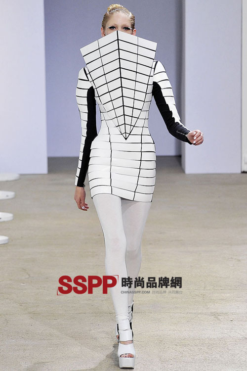 抗衡未来主义garethpugh09春夏巴黎时