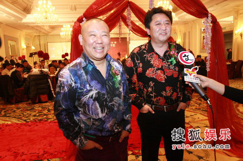 独家组图:李菁新婚再摆婚宴 郭德纲"说"相声