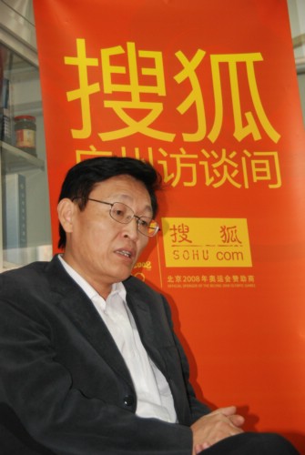 广州访谈间 丁力:面对金融海啸要乐观但不能盲目乐观 主持人
