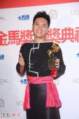 图：姜圣民凭《跳格子》获最佳新演员奖