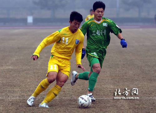 图文[中乙]松江2-0杭州 徐博带球疾进